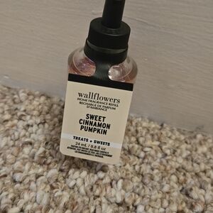 Bath & Body Works Sweet Cinamon Pumpkin Wallflower Refill